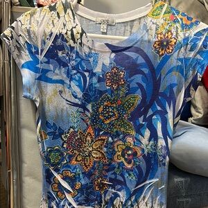 Cache Abstract Blue and Gray Top